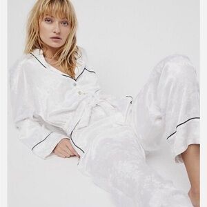 NWOT Free People Intimately SO SO CHIC Romper Jumpsuit in White Z250-21